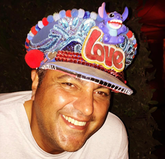 "love sitch" party hat